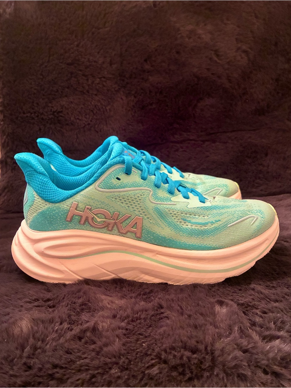 HOKA CLIFTON 10 SKYWARD BLUE. WOMENS SIZE 7 B